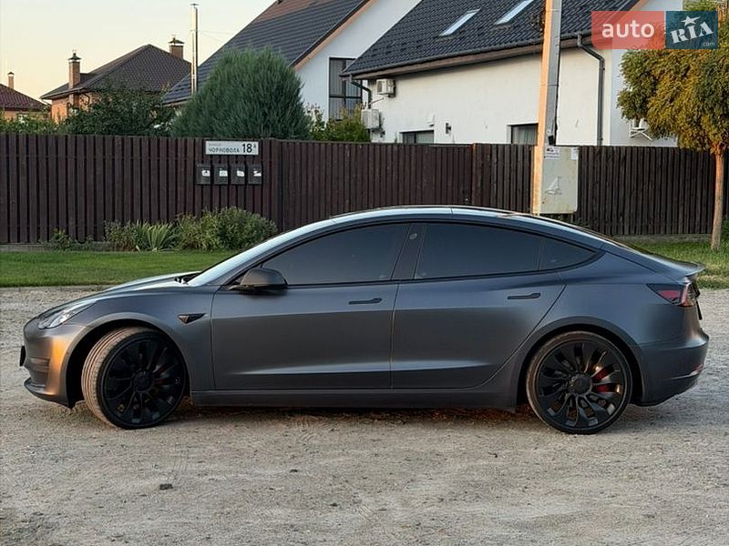 Седан Tesla Model 3 2022 в Броварах