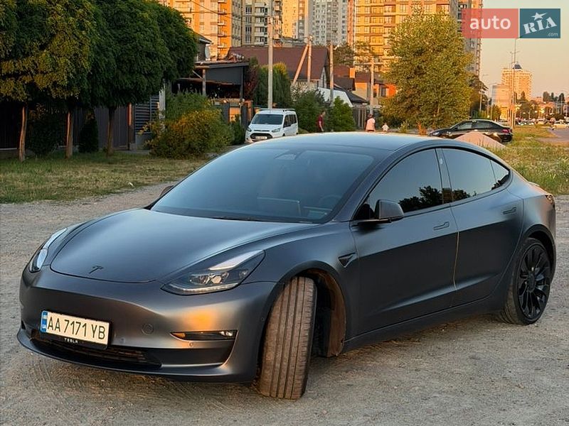 Седан Tesla Model 3 2022 в Броварах