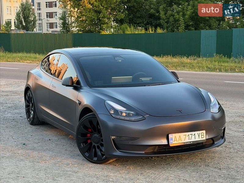 Седан Tesla Model 3 2022 в Броварах