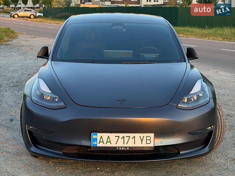 Седан Tesla Model 3 2022 в Броварах