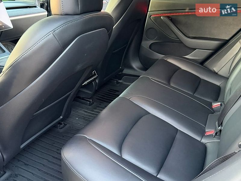 Седан Tesla Model 3 2022 в Броварах
