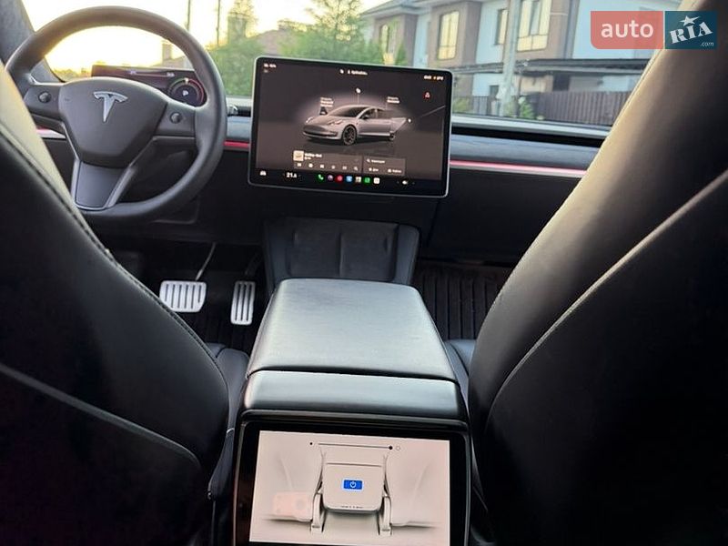 Седан Tesla Model 3 2022 в Броварах