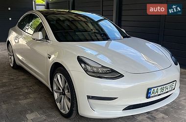Седан Tesla Model 3 2019 в Броварах