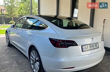 Седан Tesla Model 3 2019 в Броварах