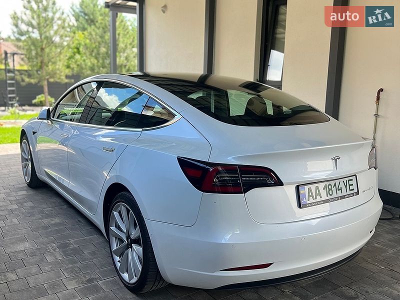 Седан Tesla Model 3 2019 в Броварах