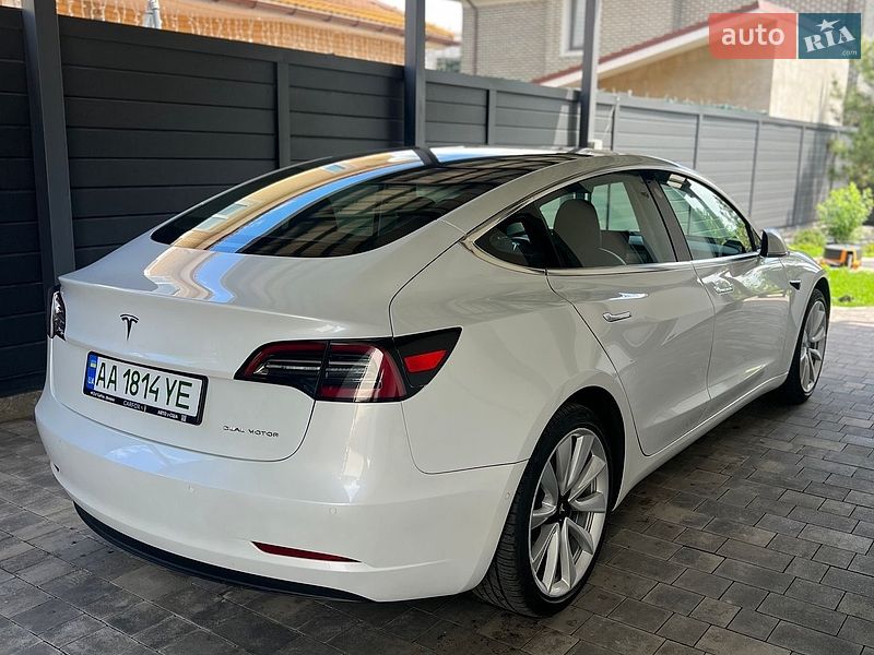 Седан Tesla Model 3 2019 в Броварах