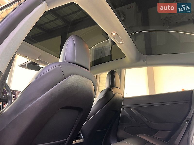 Седан Tesla Model 3 2019 в Броварах