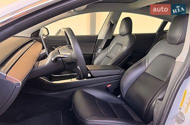 Седан Tesla Model 3 2019 в Броварах