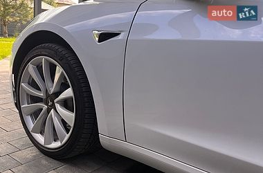 Седан Tesla Model 3 2019 в Броварах