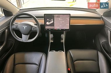 Седан Tesla Model 3 2019 в Броварах