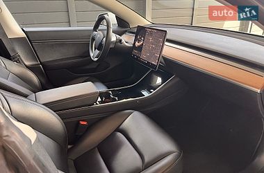 Седан Tesla Model 3 2019 в Броварах