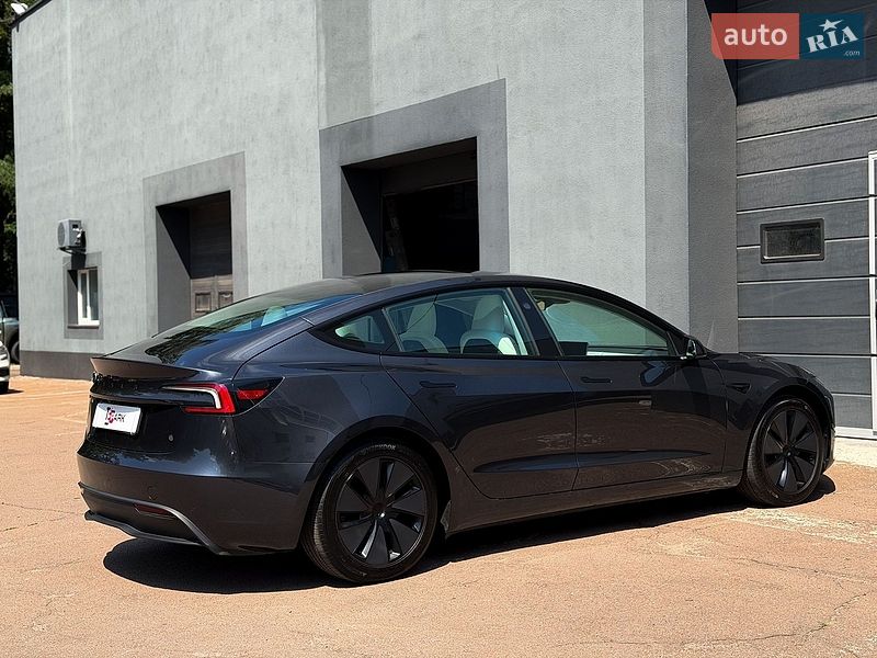 Седан Tesla Model 3 2025 в Киеве