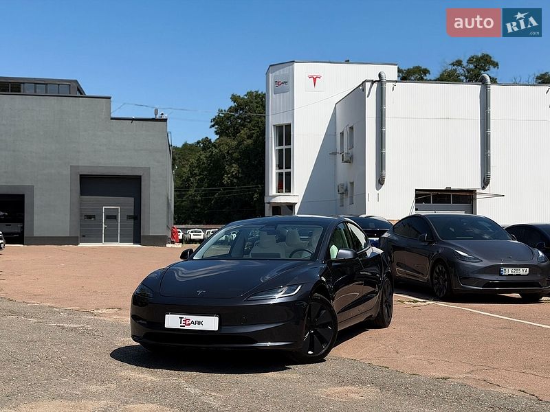 Седан Tesla Model 3 2025 в Киеве