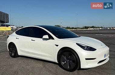 Седан Tesla Model 3 2021 в Львове