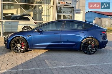 Седан Tesla Model 3 2021 в Чернівцях