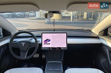 Седан Tesla Model 3 2021 в Чернівцях