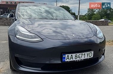 Седан Tesla Model 3 2019 в Гатном