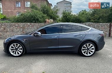 Седан Tesla Model 3 2019 в Гатном