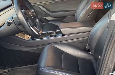 Седан Tesla Model 3 2019 в Гатном