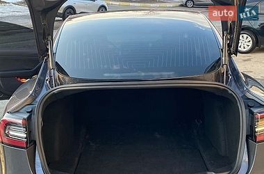 Седан Tesla Model 3 2019 в Гатном