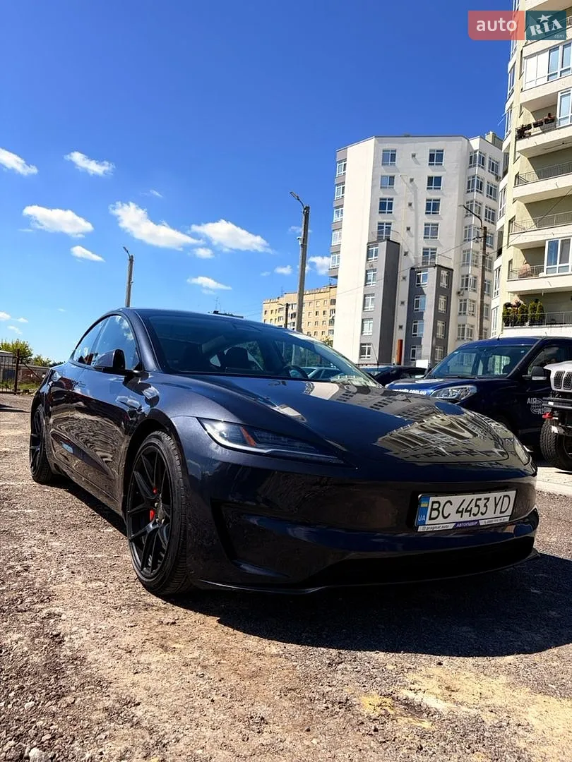 2024 Tesla Model 3 - фото 1