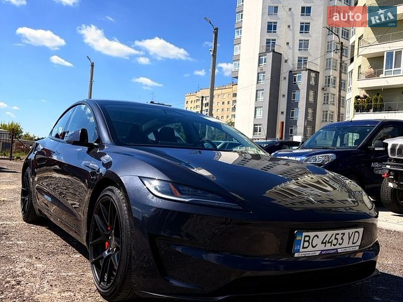 Седан Tesla Model 3 2024 в Львові