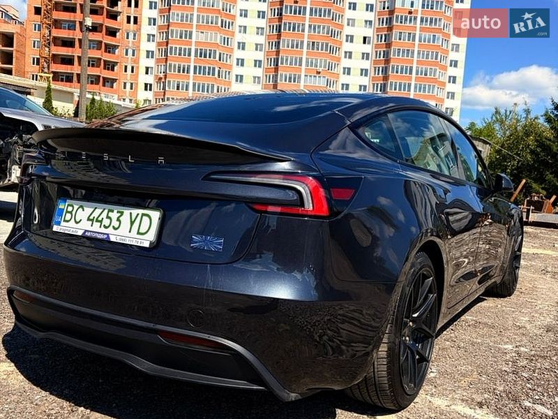 Седан Tesla Model 3 2024 в Львові