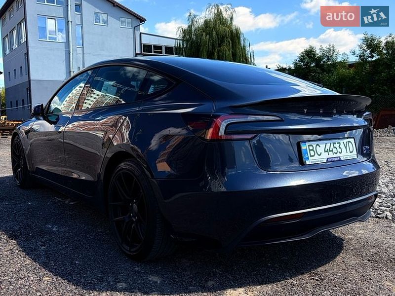 Седан Tesla Model 3 2024 в Львові