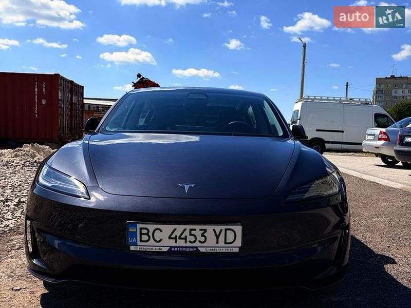 Седан Tesla Model 3 2024 в Львові
