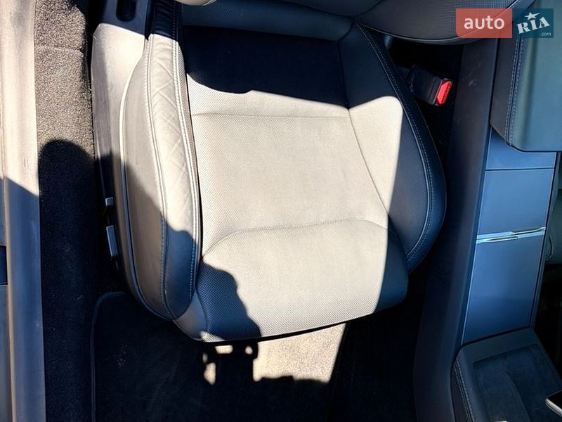 Седан Tesla Model 3 2024 в Львові