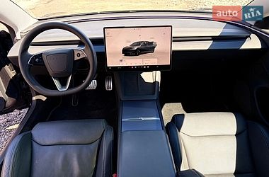 Седан Tesla Model 3 2024 в Львові