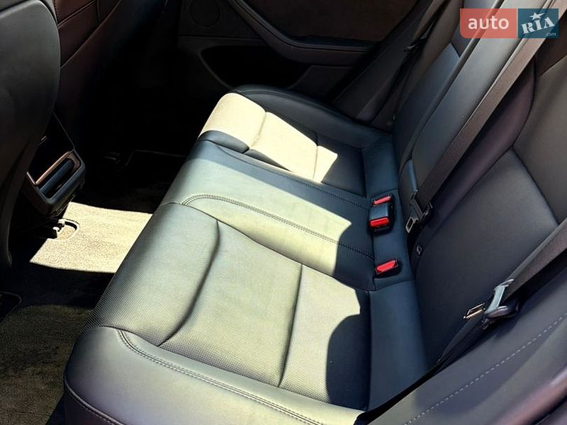 Седан Tesla Model 3 2024 в Львові