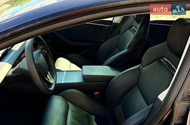 Седан Tesla Model 3 2024 в Львові