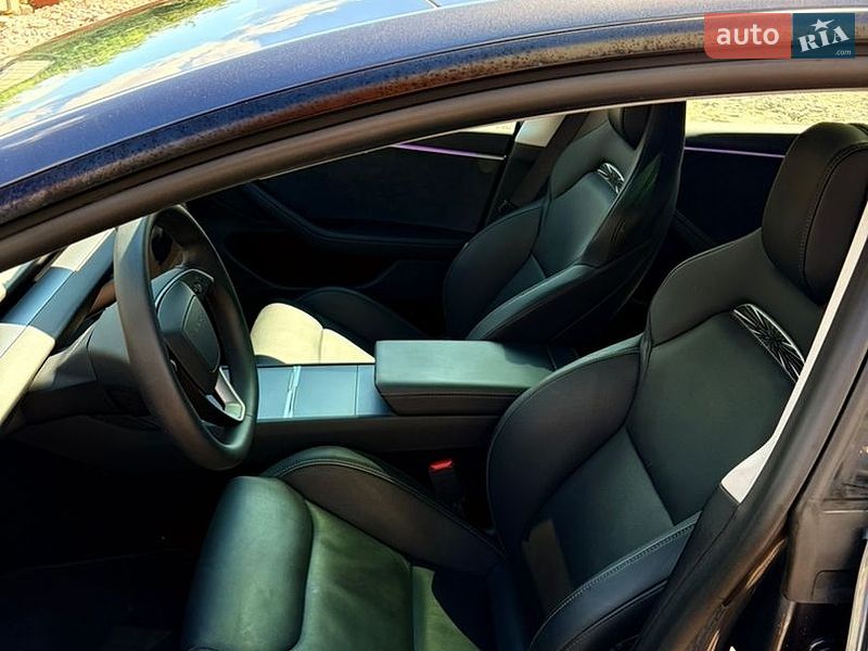 Седан Tesla Model 3 2024 в Львові