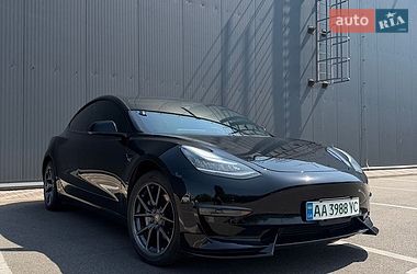 Седан Tesla Model 3 2019 в Киеве
