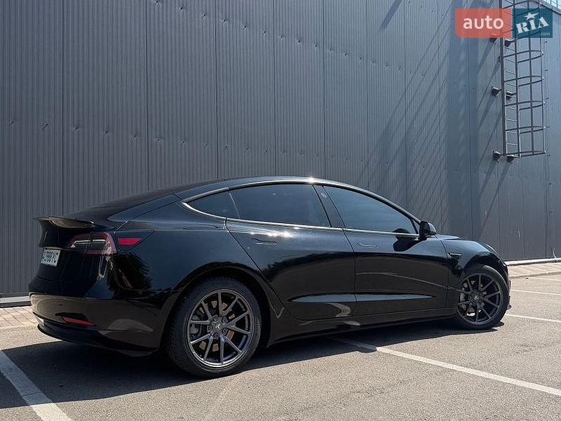 Седан Tesla Model 3 2019 в Києві