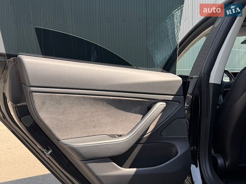 Седан Tesla Model 3 2019 в Києві