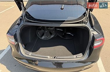 Седан Tesla Model 3 2019 в Києві