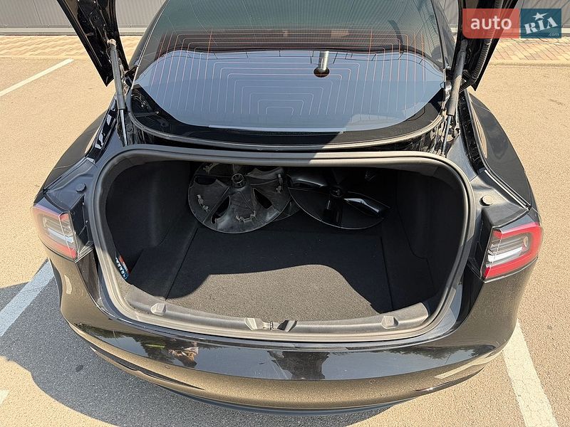 Седан Tesla Model 3 2019 в Києві
