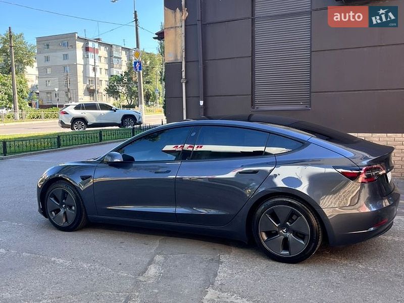 Седан Tesla Model 3 2021 в Кременчуці