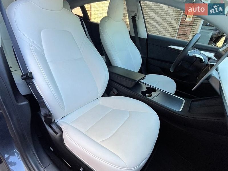 Седан Tesla Model 3 2021 в Кременчуці