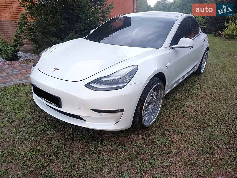 Седан Tesla Model 3 2019 в Киеве