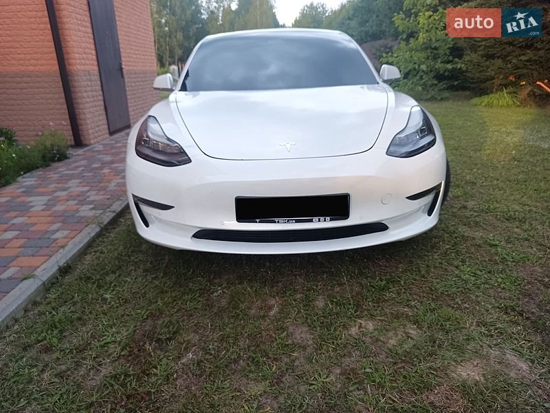 Седан Tesla Model 3 2019 в Киеве