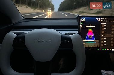 Седан Tesla Model 3 2021 в Львові