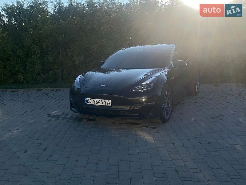 Седан Tesla Model 3 2021 в Львове