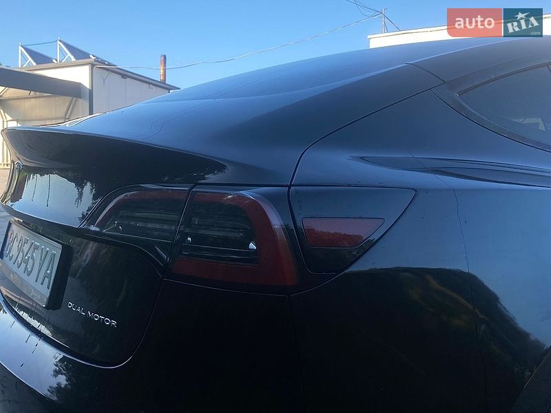 Седан Tesla Model 3 2021 в Львове