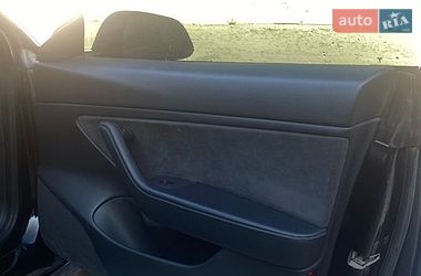 Седан Tesla Model 3 2021 в Львове