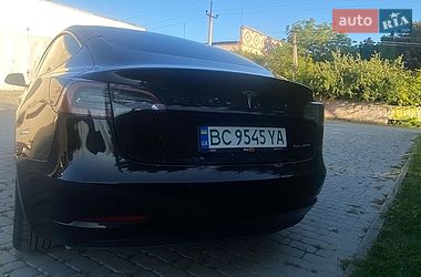 Седан Tesla Model 3 2021 в Львове
