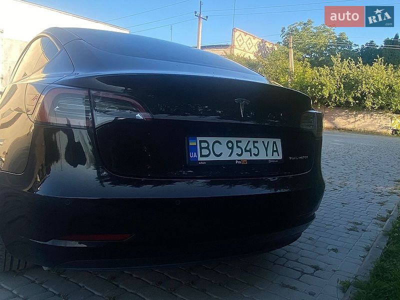 Седан Tesla Model 3 2021 в Львове