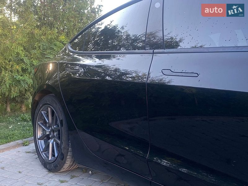 Седан Tesla Model 3 2021 в Львове